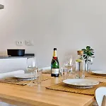 Fantastic Two Bedroom Apartment. Appartamento *